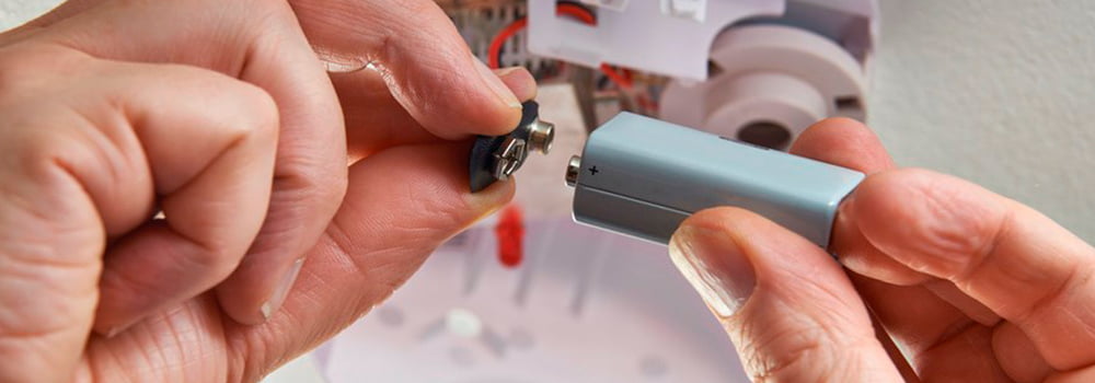 如何判断可燃气体探测器的传感器的工作状态是否正常?